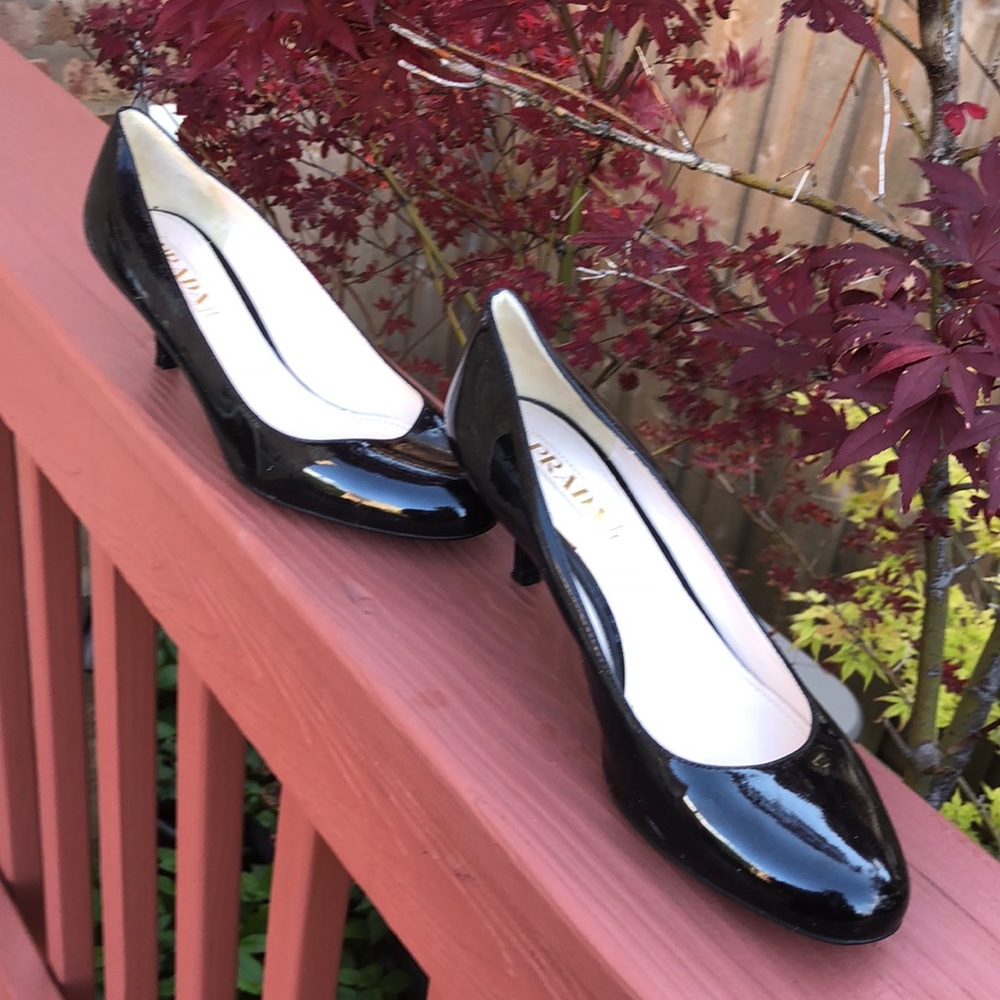 Prada black patent shoes size 38, heels 1”